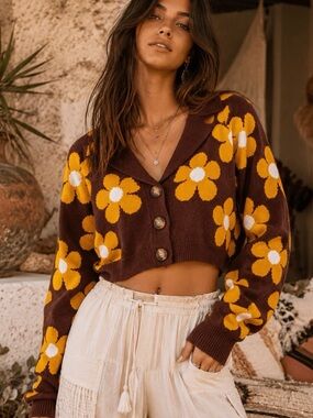 Flower Power Cropped Sweater Top 🌼 ☮️